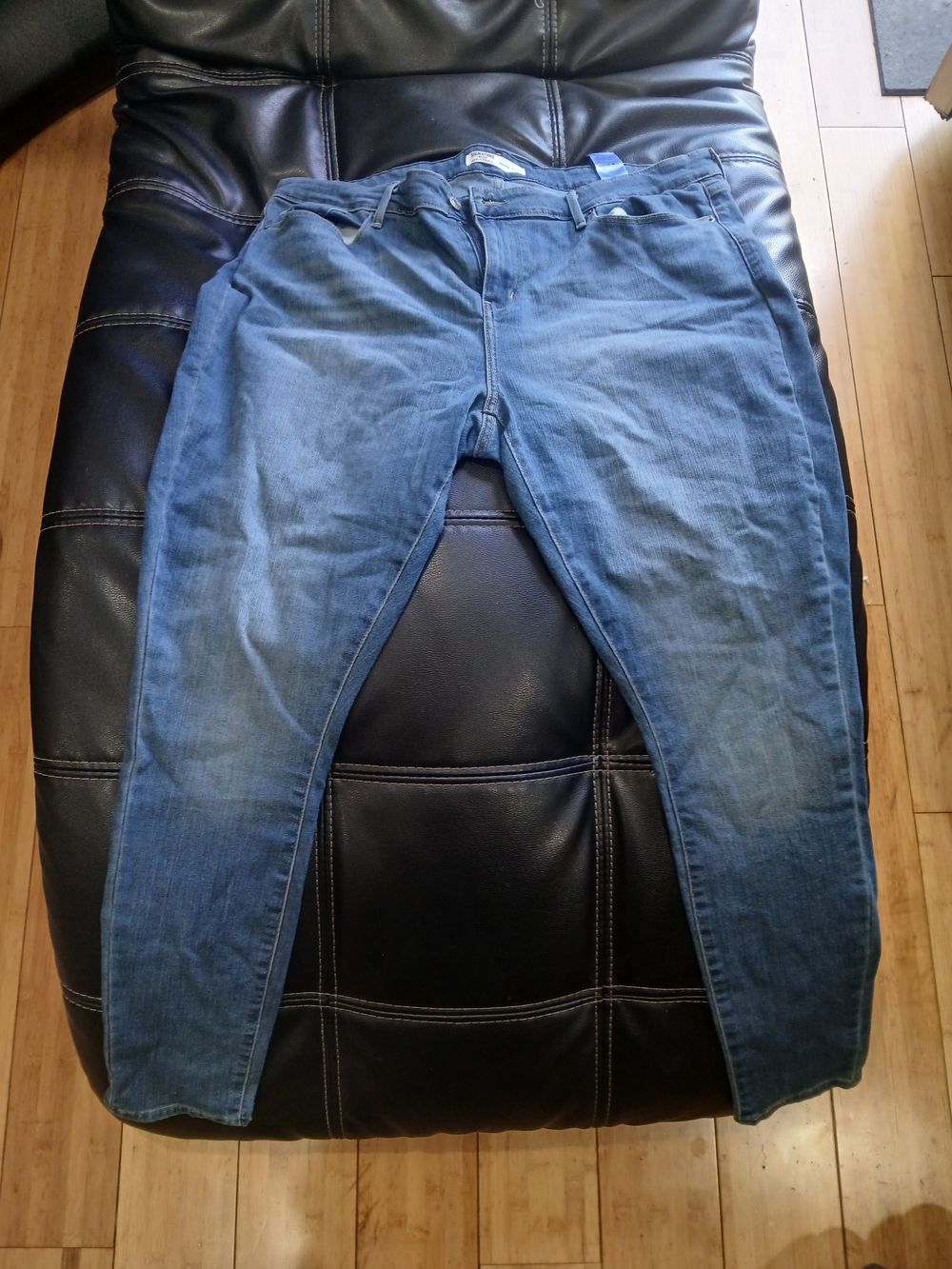 Slim Fit Women's Jeans in Medium Blue
